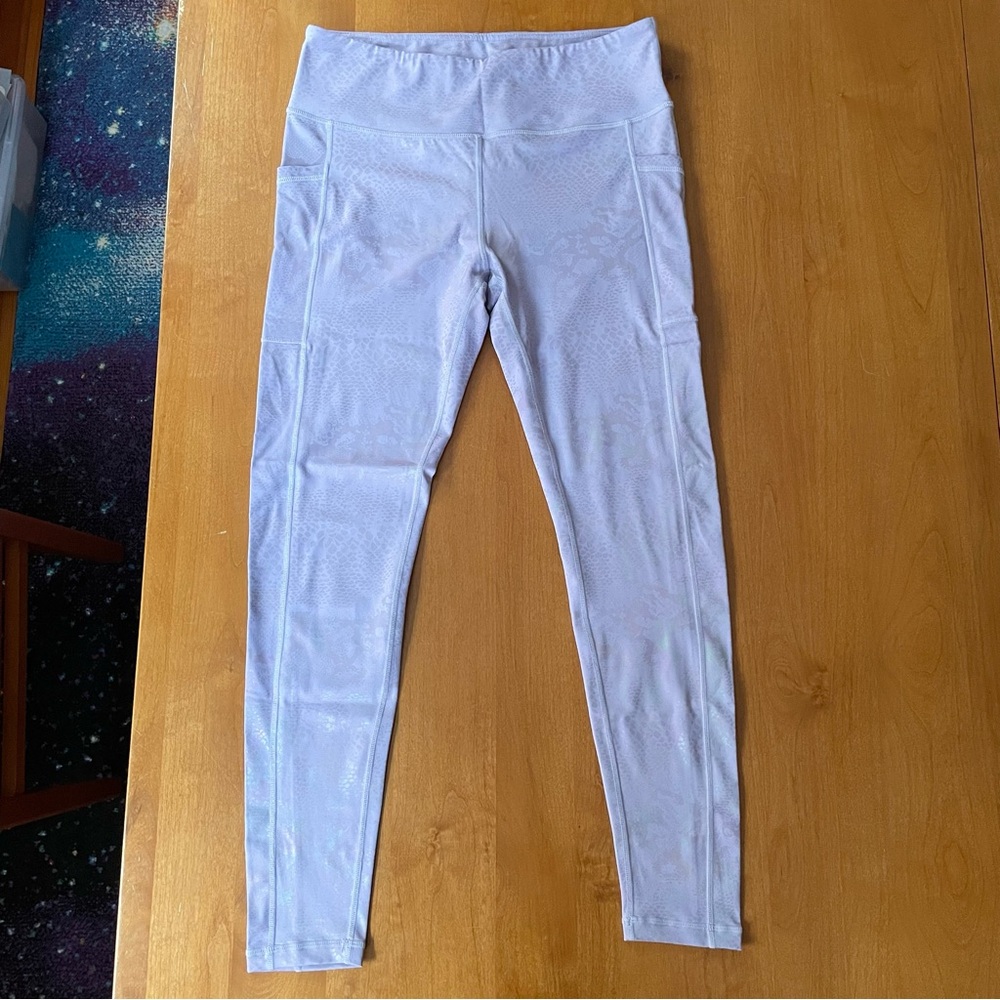 Constantly Varied Gear Lavender Iridescent Pocket Leggings in Women’s L